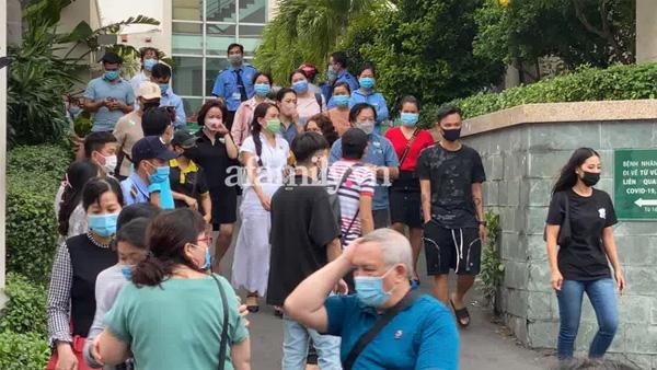 Đưa cố nghệ sĩ Chí Tài về nhà tang lễ, Hoài Linh - Trường Giang đang lo hậu sự-5