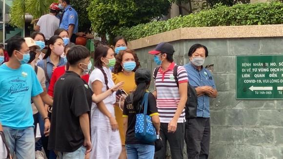 Đưa cố nghệ sĩ Chí Tài về nhà tang lễ, Hoài Linh - Trường Giang đang lo hậu sự-2