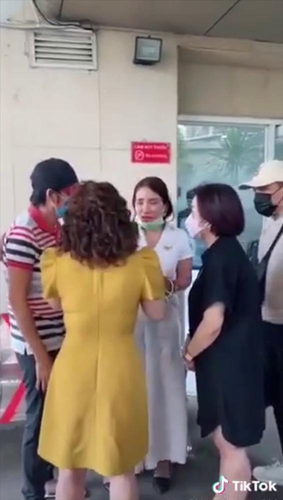 Đưa cố nghệ sĩ Chí Tài về nhà tang lễ, Hoài Linh - Trường Giang đang lo hậu sự-4