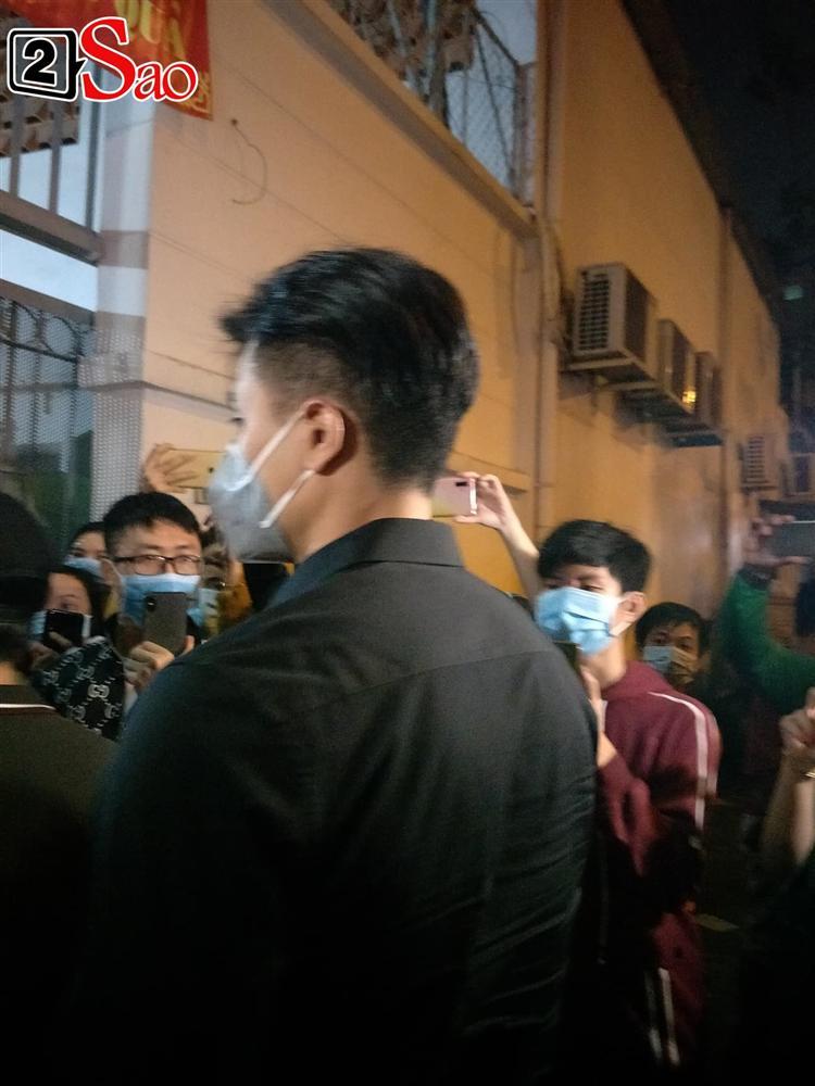 Youtuber livestream phản cảm nơi bảo quản thi thể nghệ sĩ Chí Tài-10