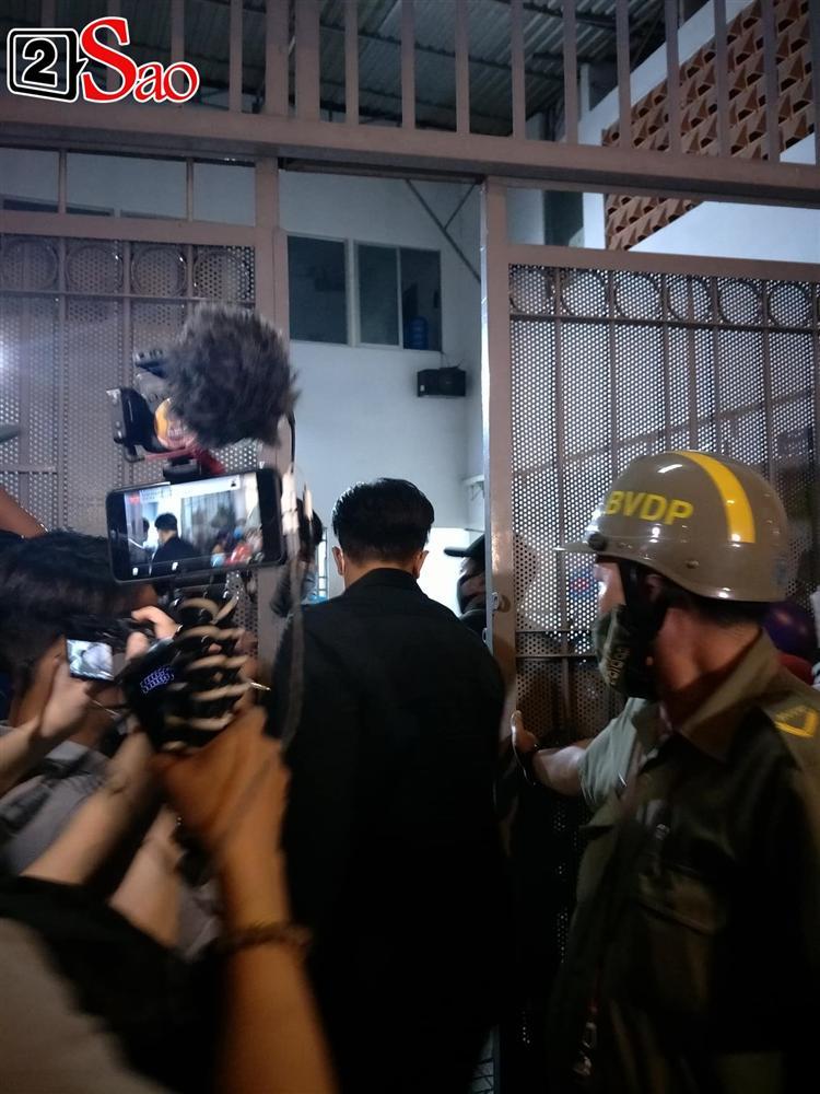 Youtuber livestream phản cảm nơi bảo quản thi thể nghệ sĩ Chí Tài-11