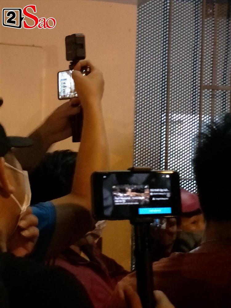 Youtuber livestream phản cảm nơi bảo quản thi thể nghệ sĩ Chí Tài-7