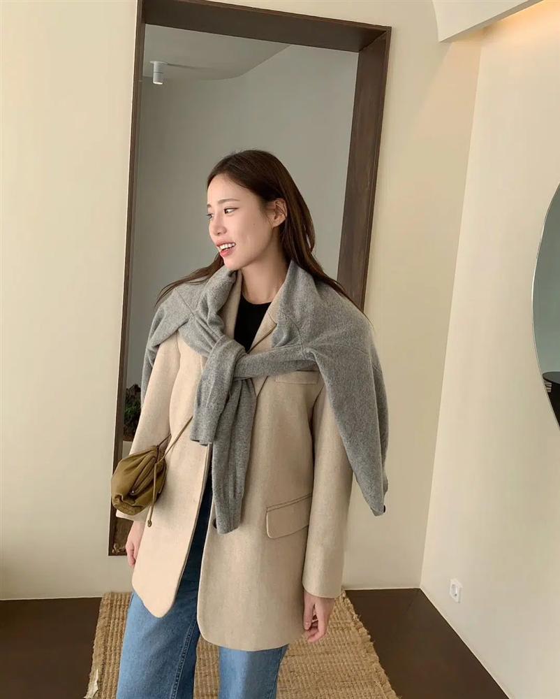 Chọn blazer không khéo có thể biến thành bà cô lỗi thời nhưng mặc 4 kiểu này thì chỉ trẻ xinh trở lên-2