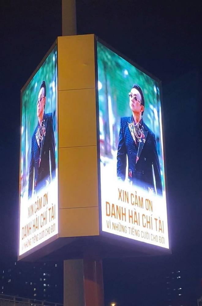 Cố nghệ sĩ Chí Tài được tri ân trên biển quảng cáo lớn ở TP.HCM-2
