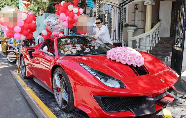 Choáng váng nhìn đại gia Sài Gòn một năm tậu 2 siêu xe hơn 100 tỷ tặng vợ-1