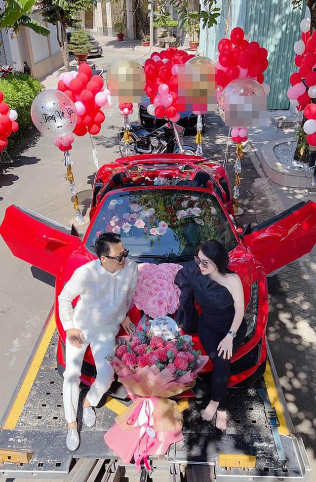 Choáng váng nhìn đại gia Sài Gòn một năm tậu 2 siêu xe hơn 100 tỷ tặng vợ-2