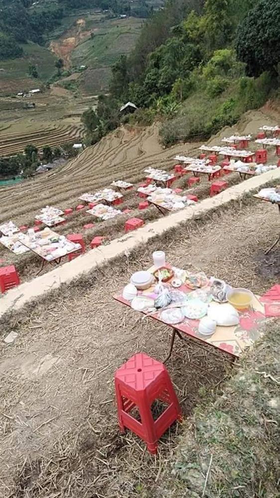Giờ mới biết đám cưới vùng cao độc lạ đến vậy: Cỗ bày trên thửa ruộng bậc thang-2