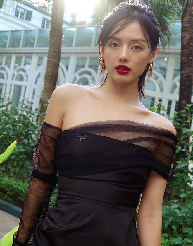 Em dâu tương lai Hà Tăng lộ mặt mộc qua ảnh được tag, nhan sắc không phấn son gây chú ý-2