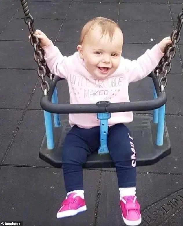 Mẹ đẻ dội nước nóng lên con gái 19 tháng rồi bỏ mặc đến chết-2