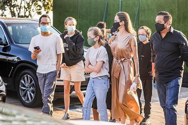 Angelina Jolie và sự vươn dậy mạnh mẽ sau 4 năm rời xa Brad Pitt-3