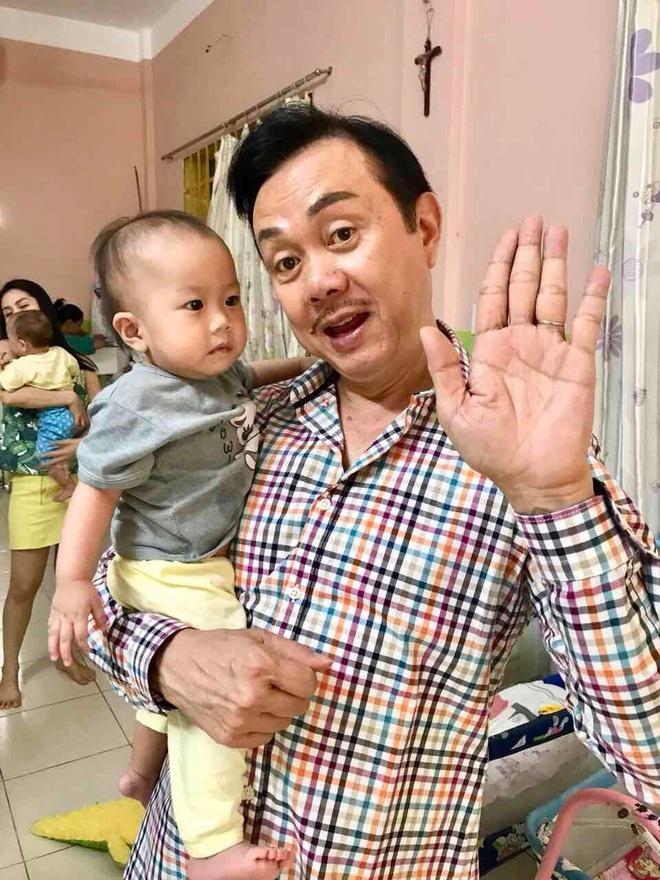 Trang phục gắn liền với hình ảnh của danh hài Chí Tài-3