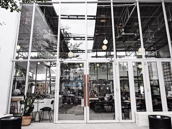 4 quán cafe tone trắng đen ở Sài Gòn, chỉ cần tạo dáng là có ngay ảnh đẹp-6