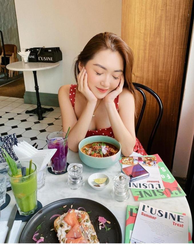 4 quán cafe tone trắng đen ở Sài Gòn, chỉ cần tạo dáng là có ngay ảnh đẹp-18