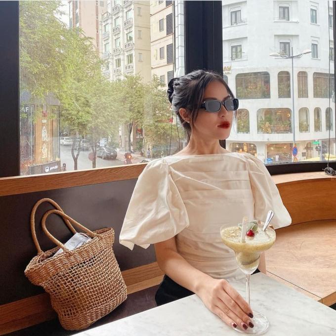 4 quán cafe tone trắng đen ở Sài Gòn, chỉ cần tạo dáng là có ngay ảnh đẹp-19