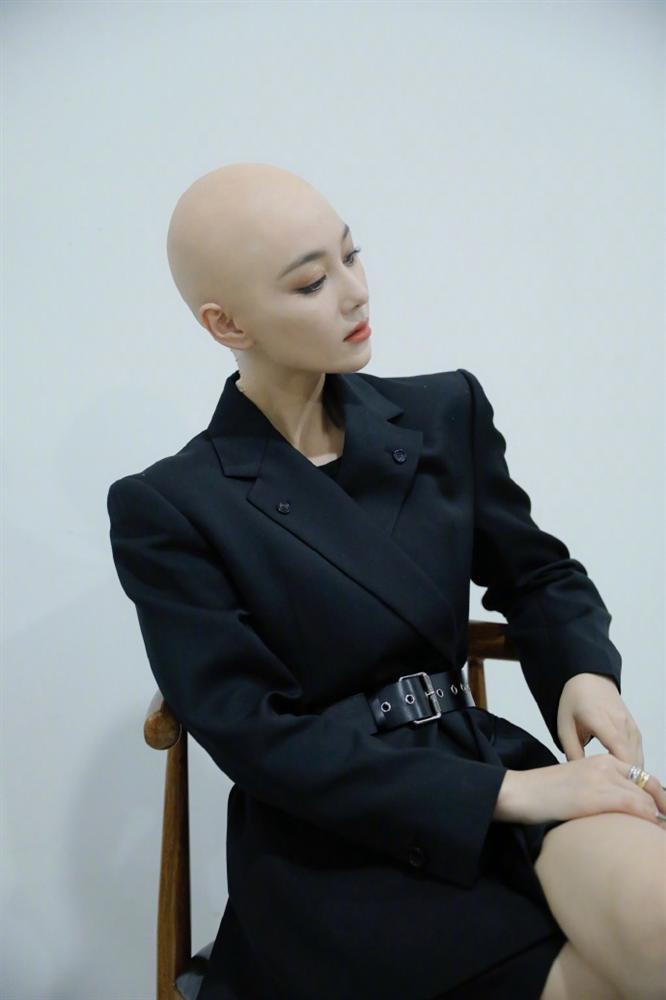 Shock với hình ảnh Trương Hinh Dư cạo đầu trọc-1