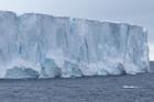 Tảng băng trôi lớn nhất thế giới có nguy cơ va chạm đất liền