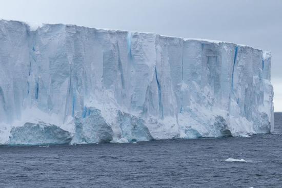 Tảng băng trôi lớn nhất thế giới có nguy cơ va chạm đất liền