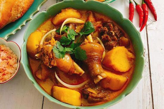 Học làm cà ri gà sốt cà chua nóng hổi