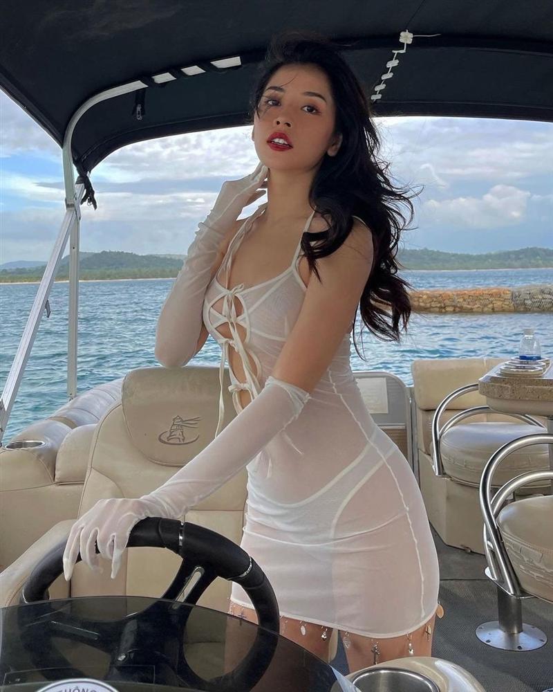 Mặc antifan chế giễu, Chi Pu - Ngọc Trinh vẫn hết mình với style vòng 1 tràn trề-1