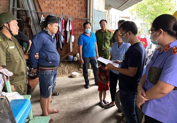 Côn đồ đánh nữ sinh khâu 10 mũi sau khi gây tai nạn: Nạn nhân thứ 3 bị dọa bắn-1