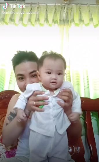 Người đàn ông mang thai khoe giấy khai sinh con gái, bất thường phần tên bố mẹ-2