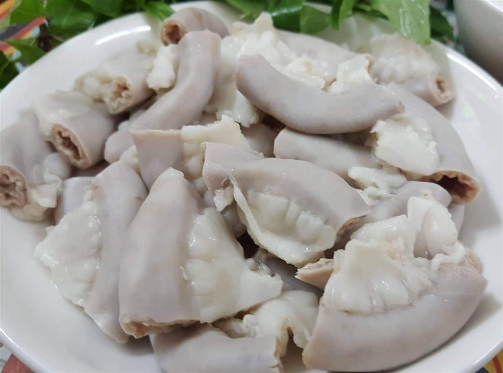 Mẹo hay chọn và luộc lòng lợn ngon cho các bà nội trợ-4