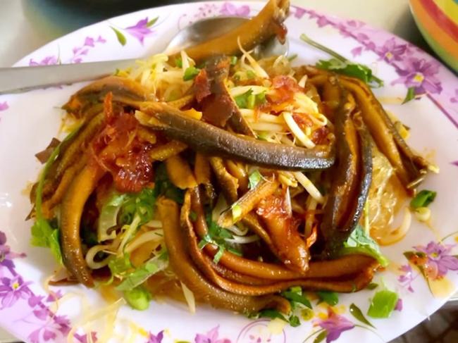 Hồ Ngọc Hà ăn sáng bằng miến lươn trộn Nghệ An-2