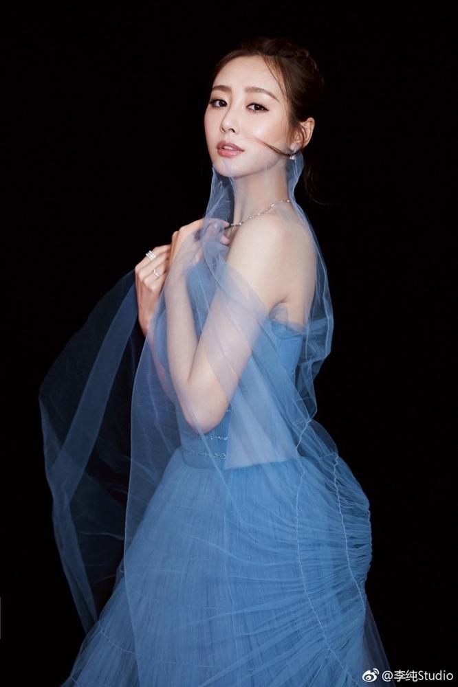 Ninh Dương Lan Ngọc lại dính phốt, bị soi mặc váy nhái từ đầu đến chân?-4