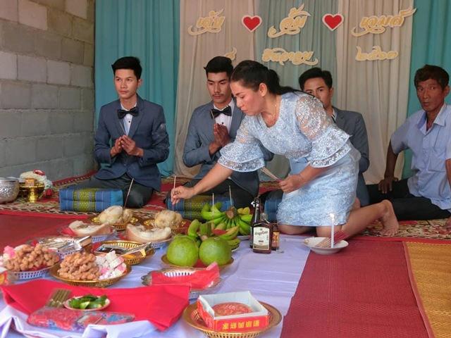 Chuyện tình chung giường của 3 chàng trai đồng tính gây bão mạng-3