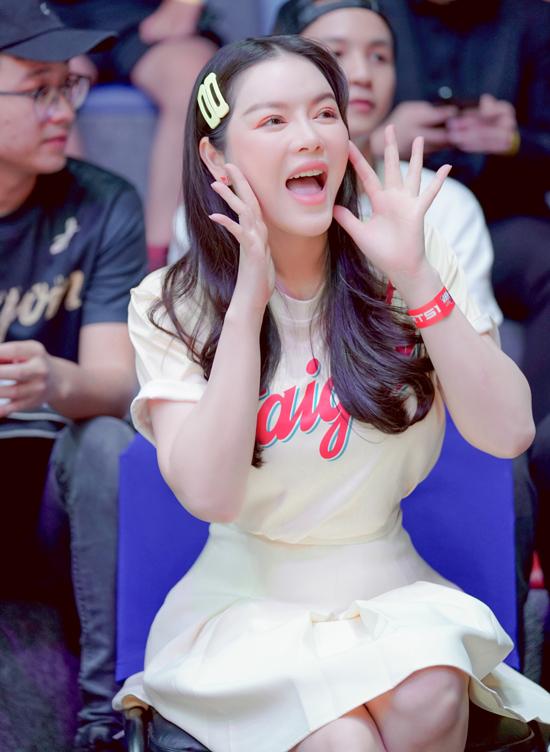 Lý Nhã Kỳ gây sốt với style như em chưa 18, nhưng nhìn đi nhìn lại cứ thấy sai sai-2