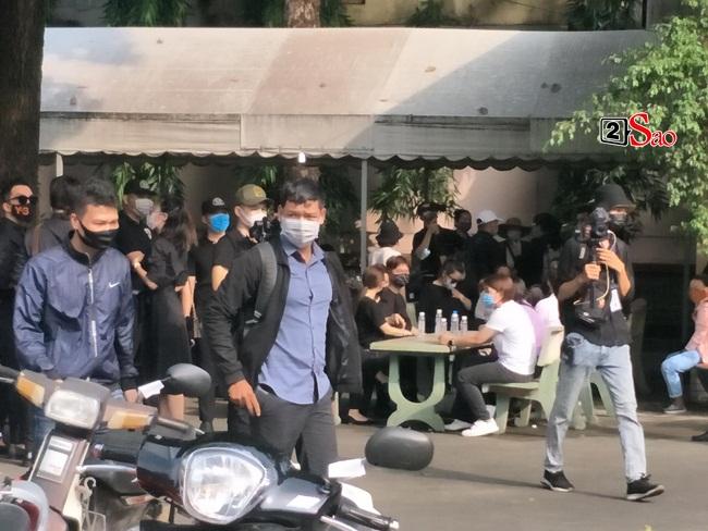 Lễ viếng nghệ sĩ Chí Tài: Đồng nghiệp xót thương, người dân bật khóc trước linh cữu-4