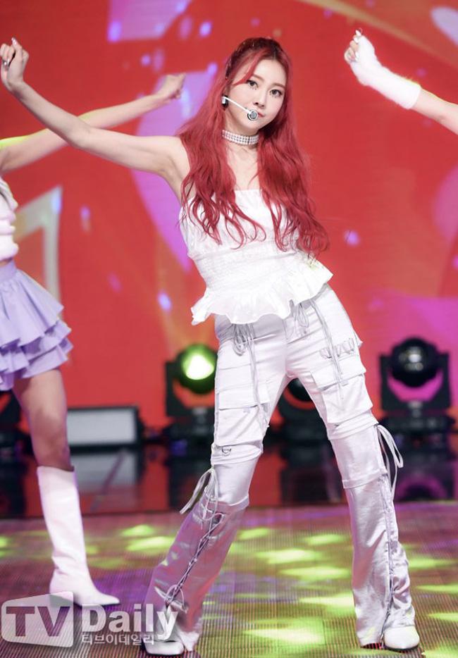 Nữ idol xấu nhất Kpop bị dìm hàng tan nát để lộ luôn nội y rách, Nancy (MOMOLAND) cũng gặp tình huống tương tự-6