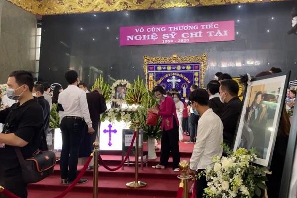 Hiếu Hiền tới viếng cố nghệ sĩ Chí Tài-21