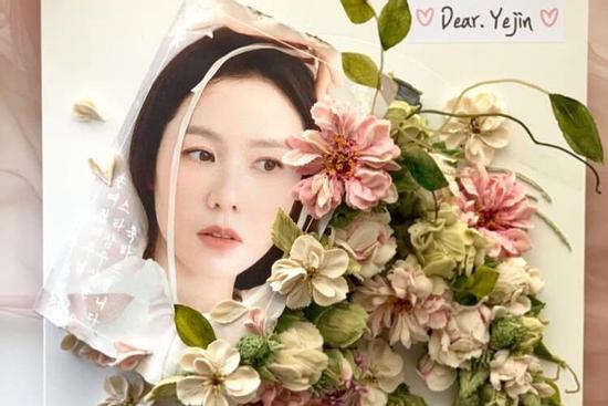 Son Ye Jin khoe quà độc lạ, cư dân mạng liền gọi tên Hyun Bin