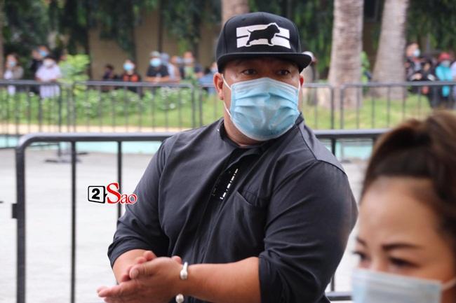 Hiếu Hiền tới viếng cố nghệ sĩ Chí Tài-3