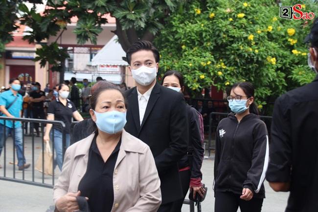 Hiếu Hiền tới viếng cố nghệ sĩ Chí Tài-11