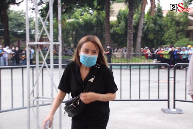 Hiếu Hiền tới viếng cố nghệ sĩ Chí Tài-18