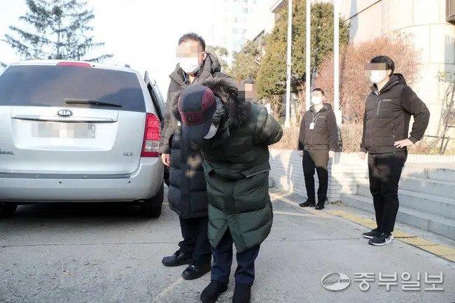 Hé lộ lời nói đầu tiên và đồ vật trên tay kẻ ấu dâm kinh hoàng nhất Hàn Quốc-2