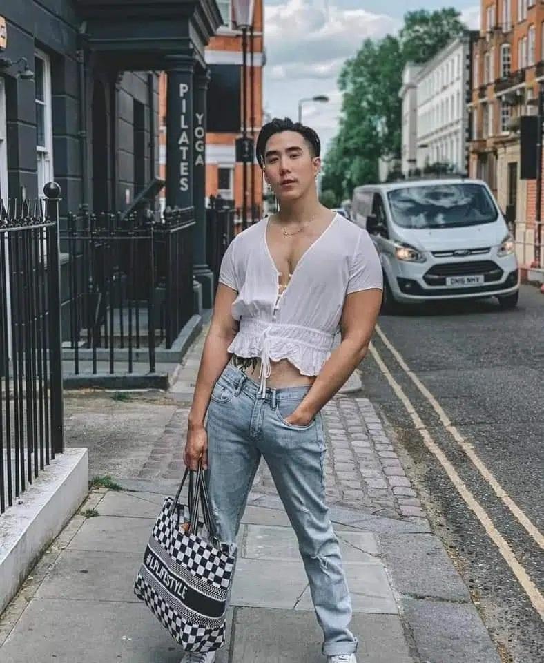 Đi du lịch nhưng xách nhầm vali quần áo của vợ, chàng trai cho ra đời bộ ảnh khiến cư dân mạng... lác mắt-5