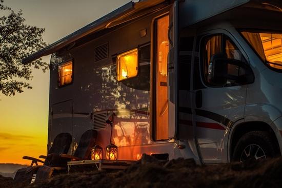 Dân Trung Quốc đổ xô mua xe dã ngoại