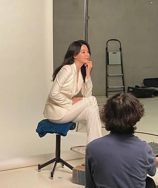 Style sao Hàn tuần qua: HyunA khoe thân phản cảm, nàng Dae Jang Geum đầy khí chất dù U50-1