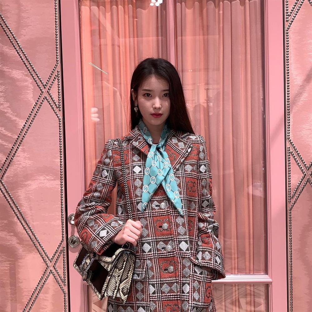 Style sao Hàn tuần qua: HyunA khoe thân phản cảm, nàng Dae Jang Geum đầy khí chất dù U50-8