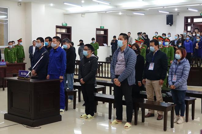 Xử vụ thổi giá máy xét nghiệm COVID-19: Cựu Giám đốc CDC Nguyễn Nhật Cảm 10 năm tù-1
