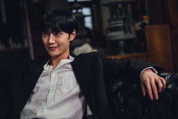 Mãng Xà vạn người mê trong Bạn Trai Tôi Là Hồ Ly là ai?-1