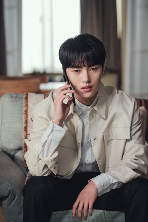 Mãng Xà vạn người mê trong Bạn Trai Tôi Là Hồ Ly là ai?-3