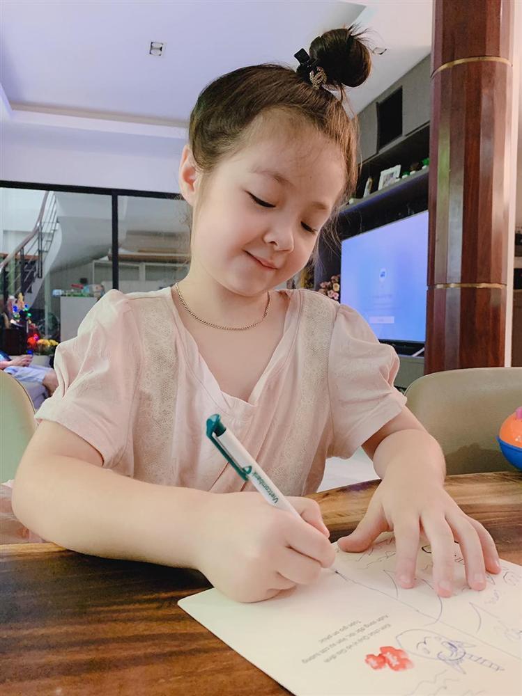 Ngỡ ngàng trước ngoại hình phổng phao của con gái Elly Trần-4