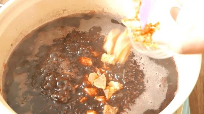 Hễ mùa đông tới là mẹ tôi nấu món chè này cho cả nhà, ăn vừa ấm nóng ngon lành lại tốt cho da dẻ-4