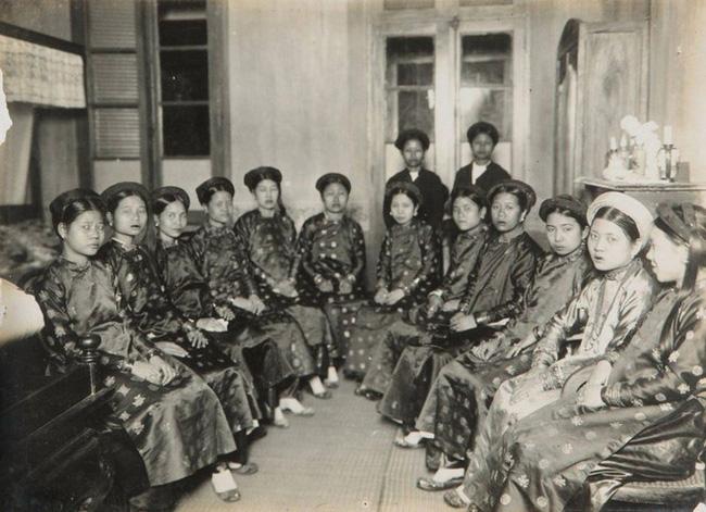 Đám cưới con trai tỷ phú lừng danh Hải Phòng: Ăn hỏi 20 tráp, máy bay rải thiệp mời-3