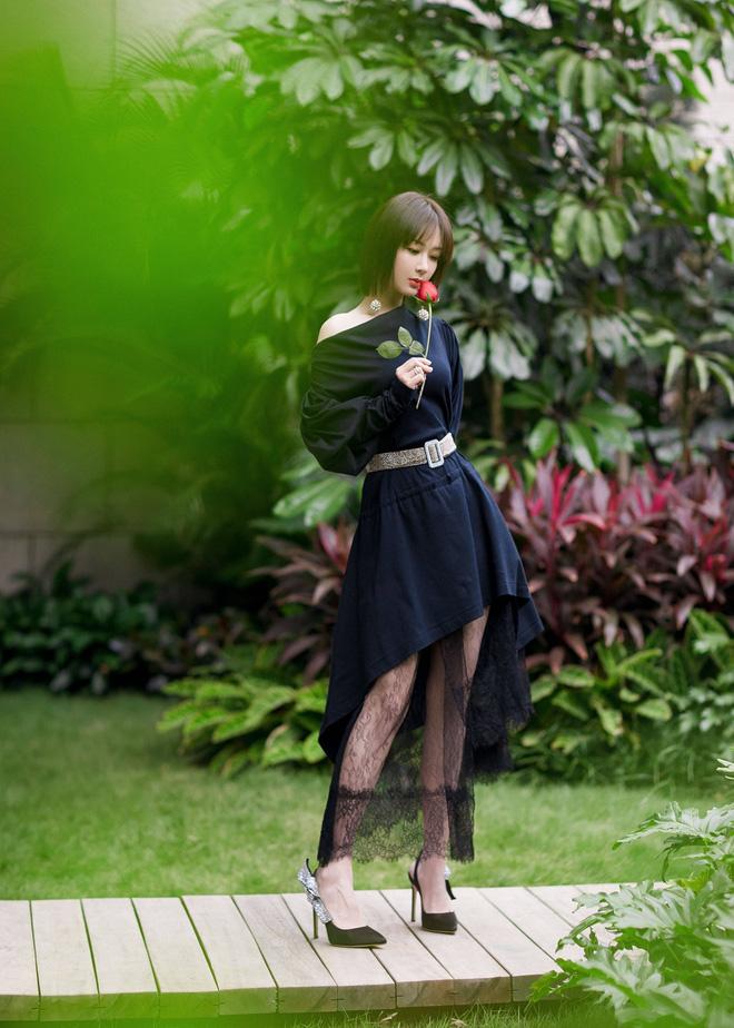 Bị chê vì lộ body thật không như ảnh PTS, Dương Tử quyết thay đổi hình ảnh nhưng sao cứ sai quá sai-7