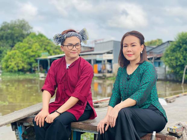 Việt Hương quay lại làm việc với đôi mắt sưng húp sau 1 ngày đưa tiễn cố nghệ sĩ Chí Tài-1